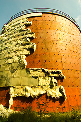 Oil tank shedding insulation