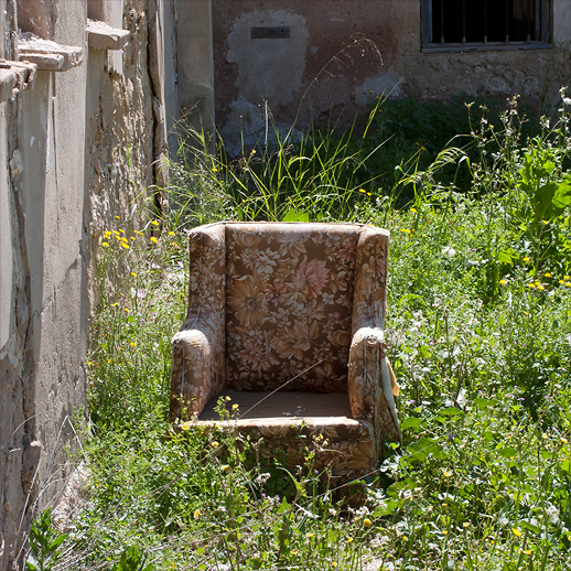 Badeasychair relaxing on a derelict lot in Blanca.