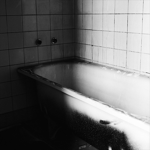 Bathtub at Kronprinsessan Victorias Kustsanatorium / KVS. Skåne, Sweden. May 2009.