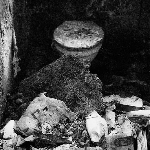 Very bad badtoilet at the Ulanenkaserne in Düsseldorf, Germany. October 2009.